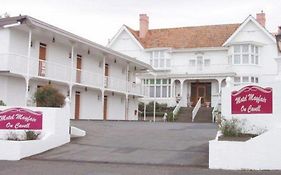 Motel Mayfair on Cavell